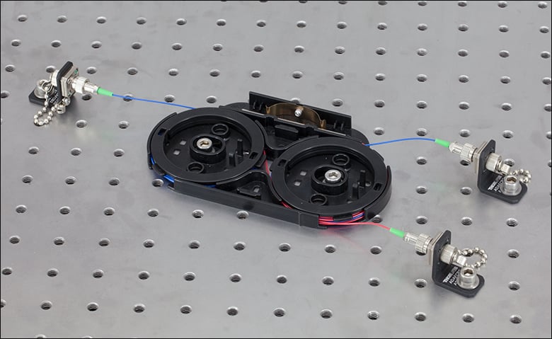 光ファイバー用アダプター付きL型ブラケット · ソーラボジャパン